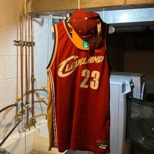 💯 Lebrun bundle! Hat and Jersey! Included!!💯